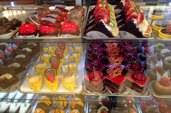 خبرنگاران قیمت تمام شده تولید شیرینی و شکلات در مشهد رو به افزایش است