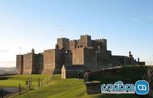 قلعه دوور یکی از جاهای دیدنی انگلستان به شمار می رود قلعه دوور یکی از جاهای دیدنی انگلستان به شمار می رود