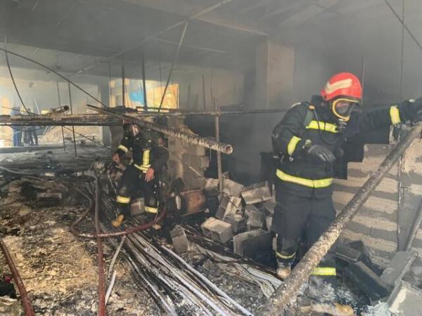 تصاویر آتش سوزی ساختمان در حال ساخت در شیراز ، حریق مهار شد