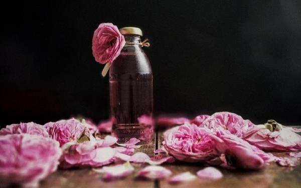 9 فایده شگفت انگیز گلاب برای سلامتی